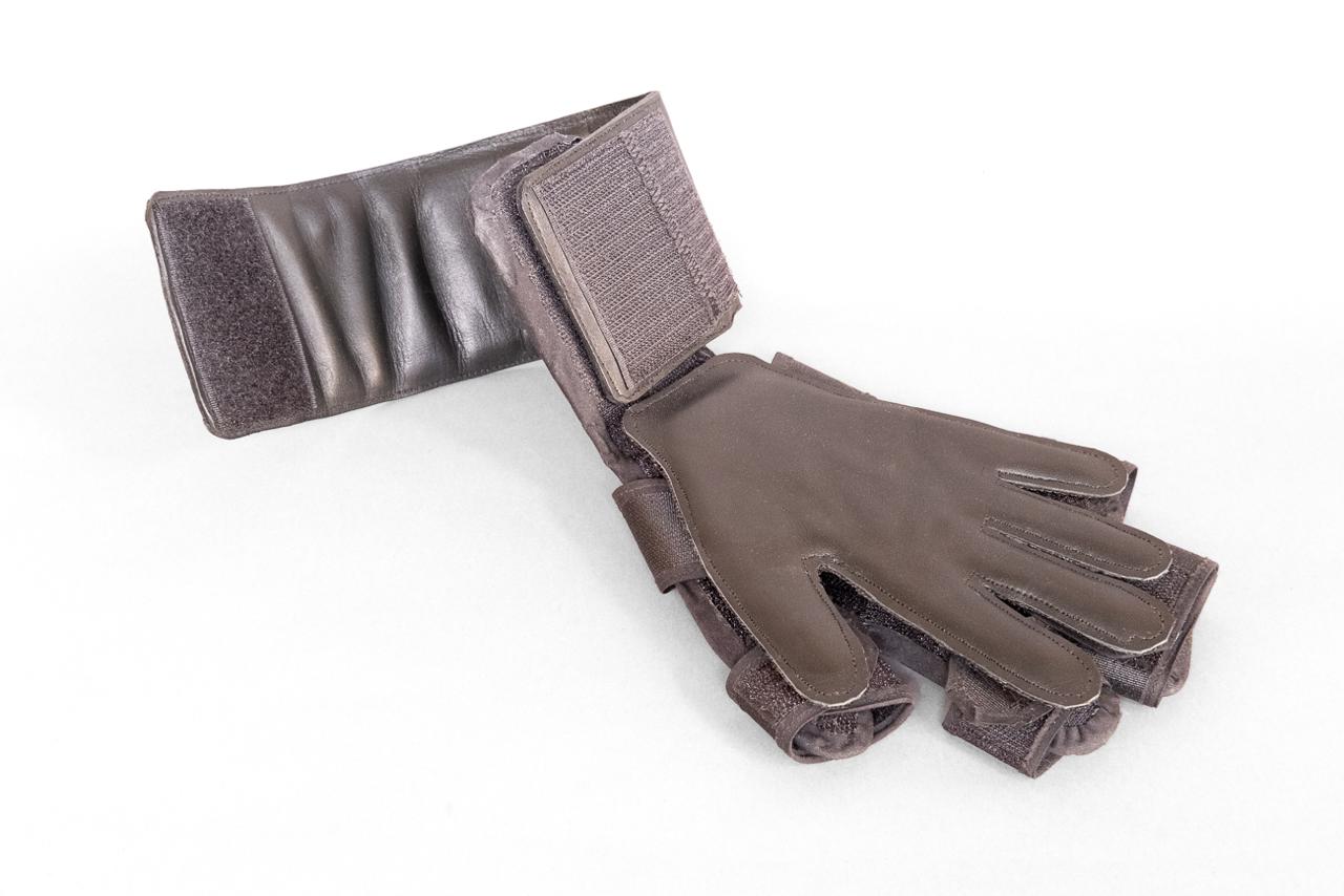 Glove.rehab: Handcrafted L-Shaped Glove + hand-rehabilitation App– patent pending.