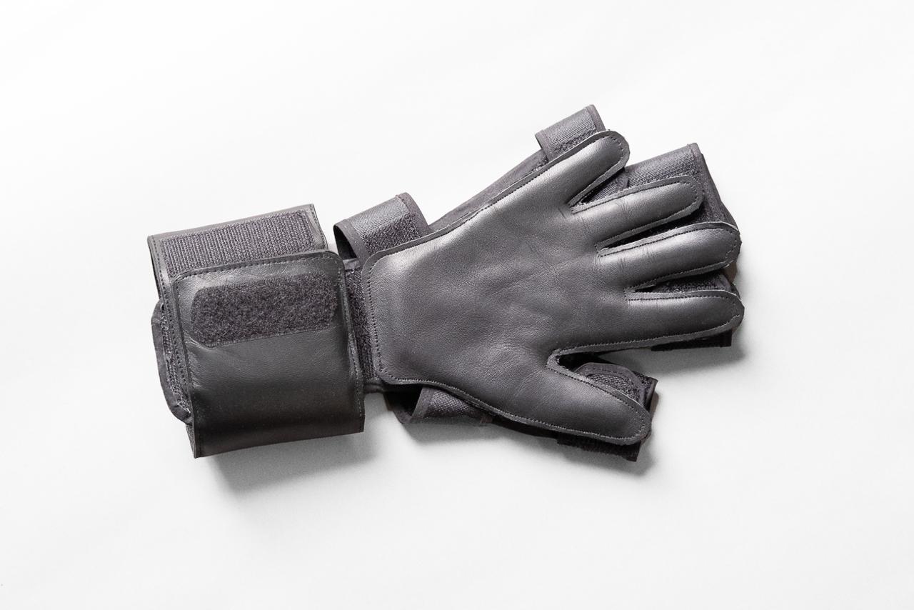 Glove.rehab: Handcrafted L-Shaped Glove + hand-rehabilitation App– patent pending.