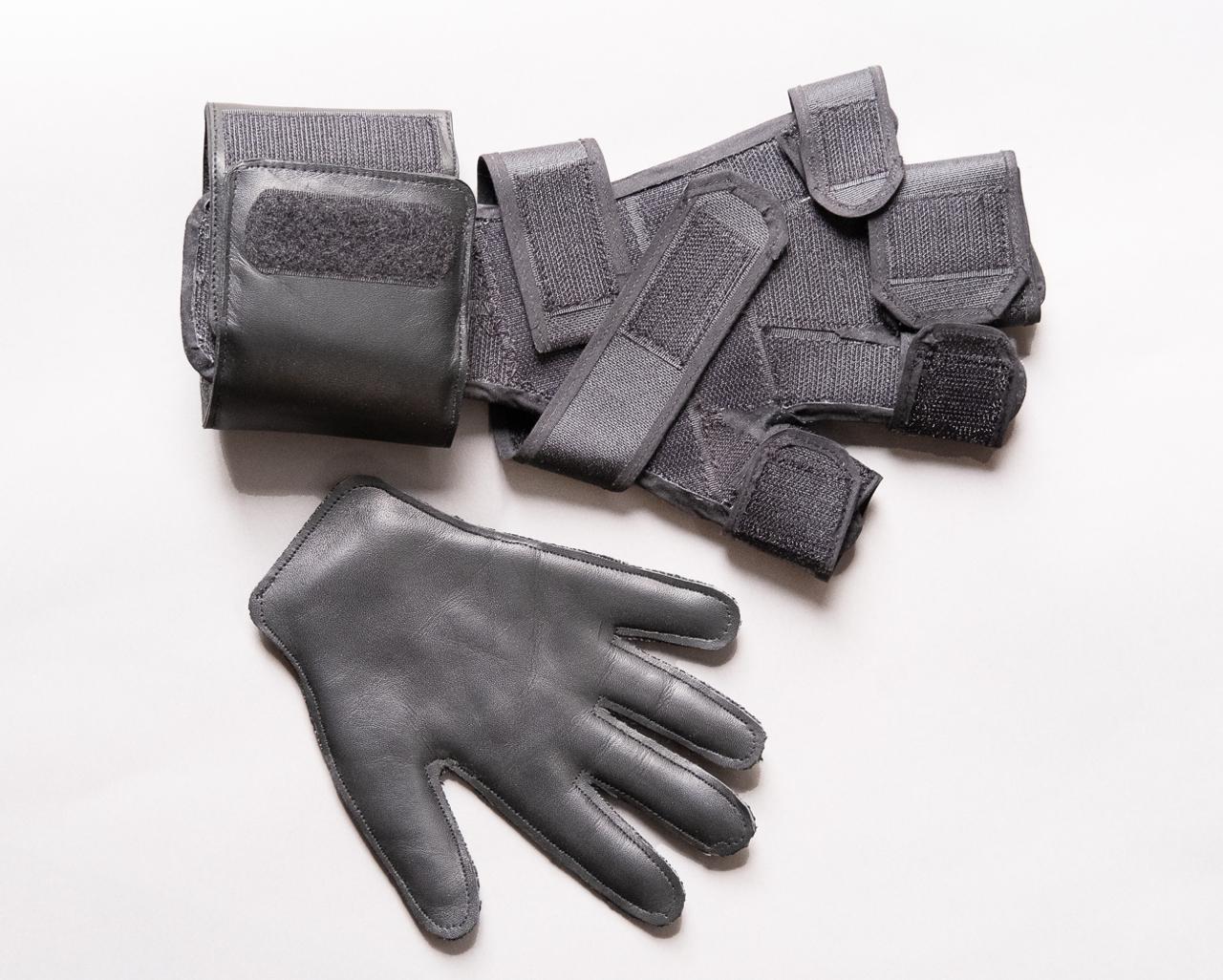 Glove.rehab: Handcrafted L-Shaped Glove + hand-rehabilitation App– patent pending.